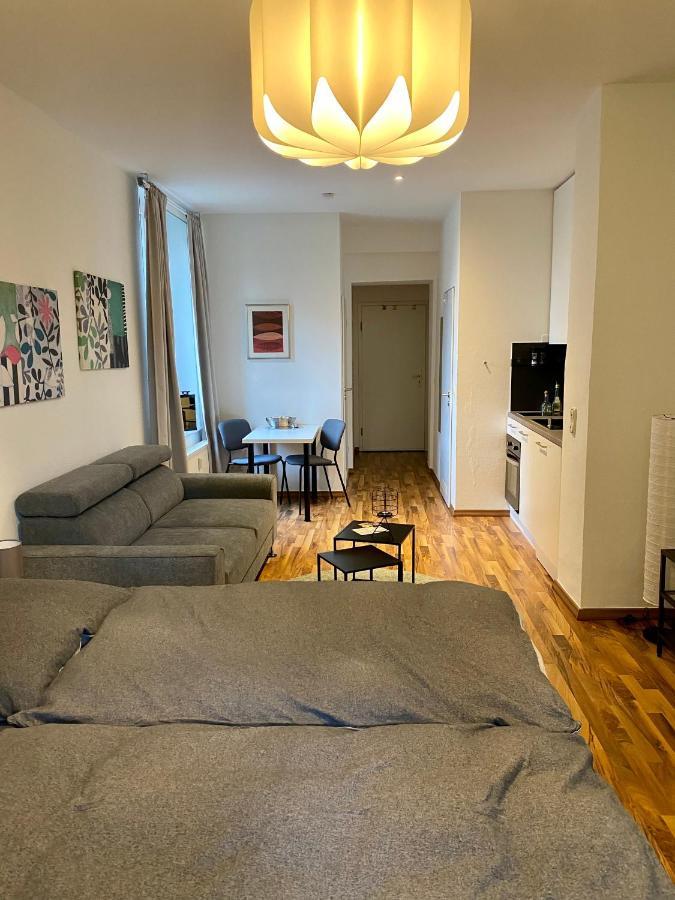Zentrale Ferienwohnung Mit Balkon In Aachen Bagian luar foto